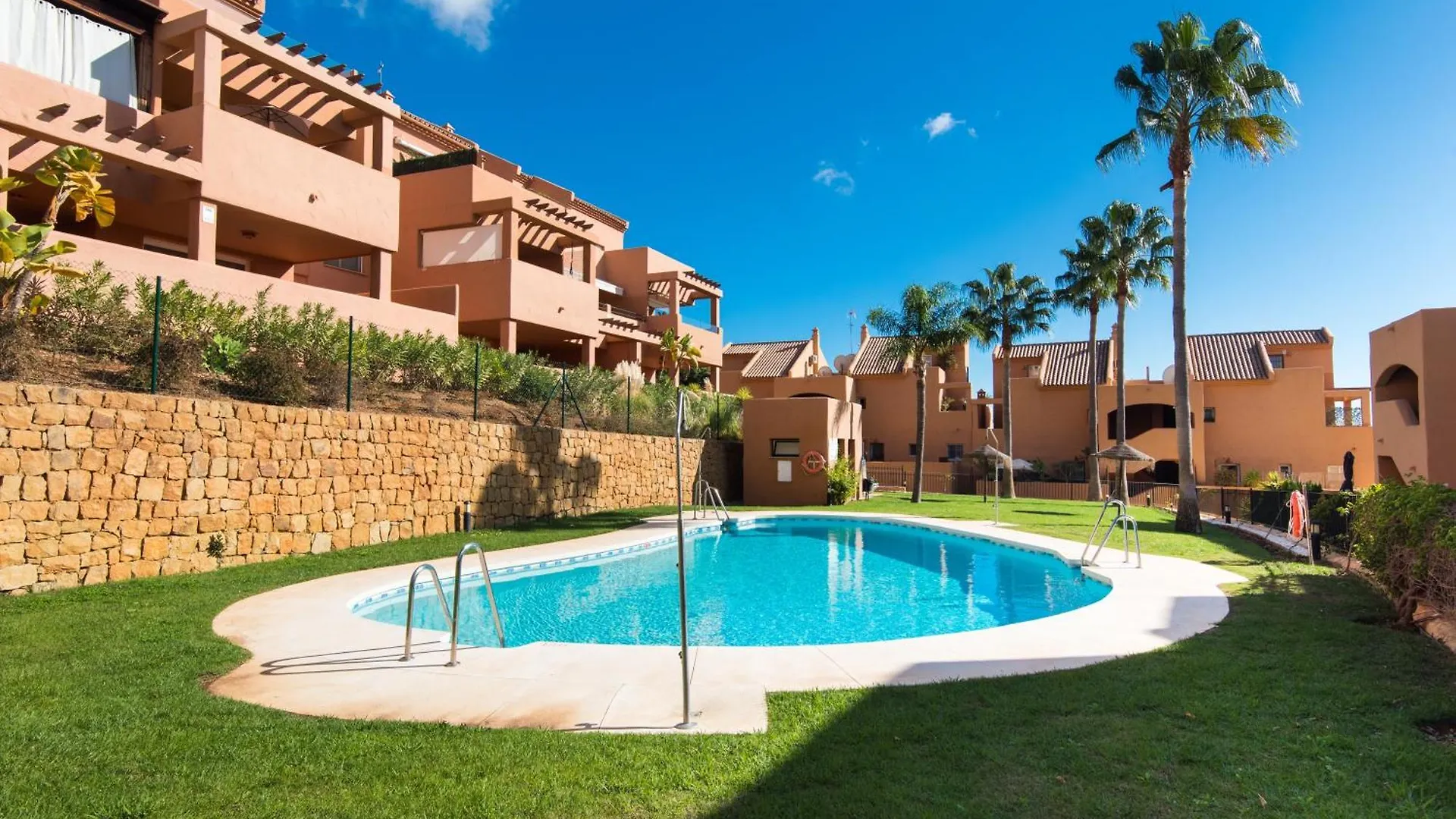 Rentandhomes Penthouse Elviria Golf Marbella Apartmán